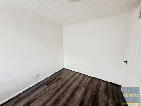 Ravensfield, Basildon - Photo 5