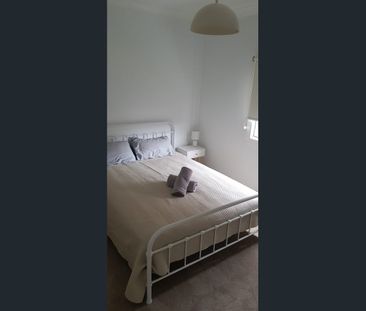 Neat, tidy 3 bed, 1 bath, beachside cottage - 12 month lease only - Photo 3