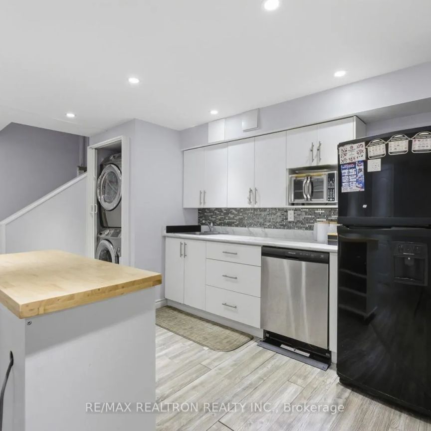 3 RADWELL CRESCENT - Photo 1