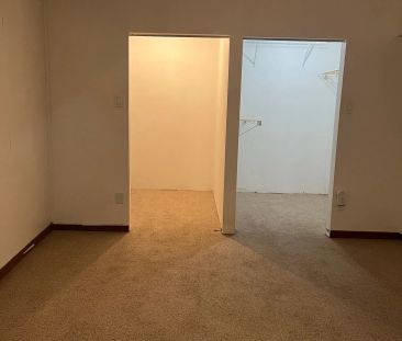 192 Silverbirch Drive E #Basement - Photo 5