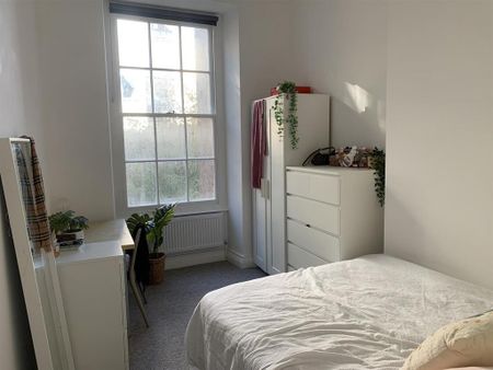 3 bedroom flat to rent - Photo 2