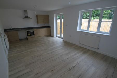 1 bedroom semi-detached bungalow to rent - Photo 4