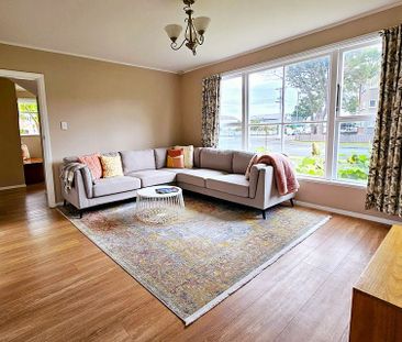 GORGEOUS FULLY FURNISHED PROPERTY - 6 MONTH LEASE - Photo 2