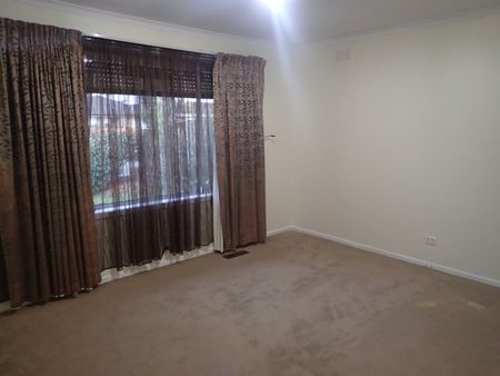 Low Maintenance 3 Bedroom Home - Photo 3