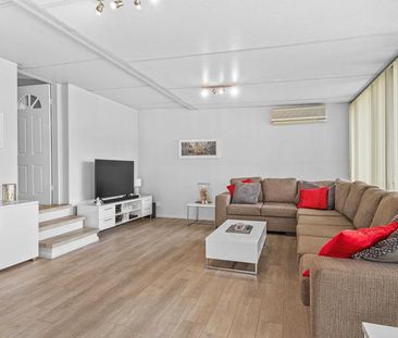 WELL APPOINTED HOME IN A QUIET STREET! - Photo 6