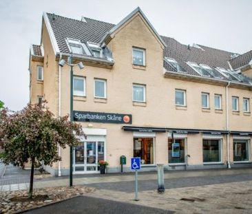 4 rok i etage på Centralgatan i Tomelilla. Hiss finns - Foto 2