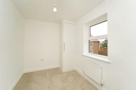 3 bedroom semi-detached house to rent - Photo 3