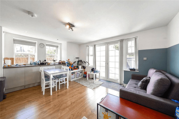 Campbell Road, London, W7 - Photo 1