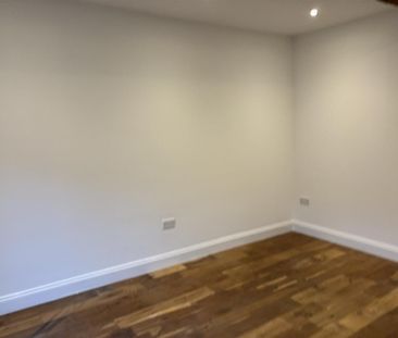 1 BED Coach House To rent - Photo 6