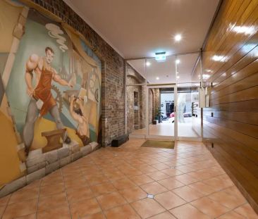 Chic warehouse conversion in the heart of Chippendale - Photo 1