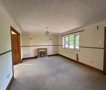 To Let 3 Bed House - Detached New Brighton Road, Sychdyn, Mold £1,2... - Photo 5