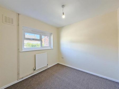 2 bedroom semi-detached bungalow to rent - Photo 2