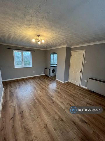 2 bedroom semi-detached house to rent - Photo 3