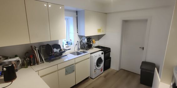 Room in a Shared House, Steventon Road, W12 - Photo 3