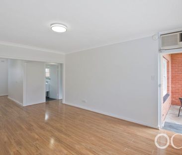 Open the Door To Stylish Living in Highgate - Photo 4