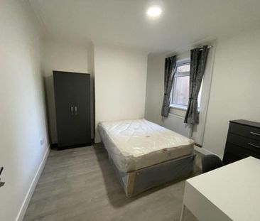 4 bedroom terraced house to rent - Photo 3