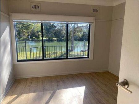 3 Bedroom Waterfront Home - Photo 5