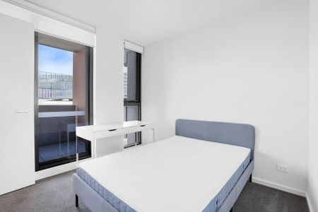 Modern & Fully Furnished 2-Bedroom Apartment in the Heart of City with both Light-Filled Room - Photo 3