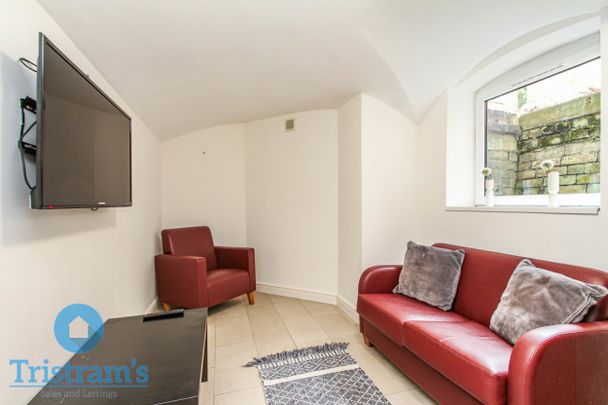 2 bed Apartment for Rent - Photo 1
