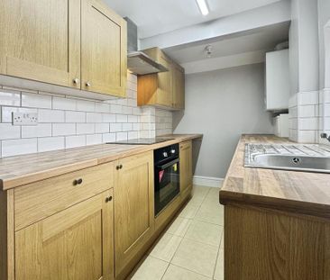 2 bedroom end of terrace house to rent - Photo 2