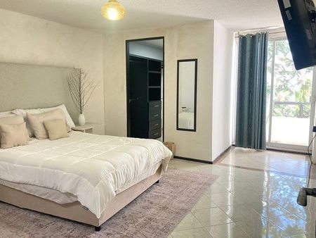 CASA EN RENTA ARBOLEDAS QUERETARO AMUEBLADA EXCELENTE DISTRIBUCION CON ESTUDIO - Photo 2