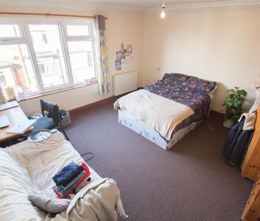 6 bedroom detached house to rent - Photo 5