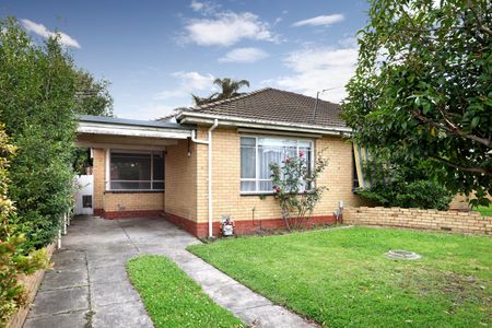 8 Windsor Ave, McKinnon VIC 3204 - House For Rent | Domain - Photo 3