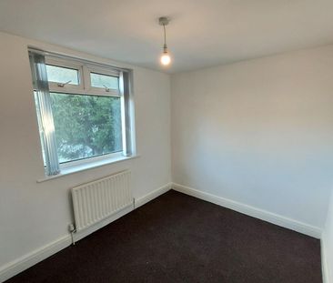 4 bedroom semi-detached house to rent - Photo 4