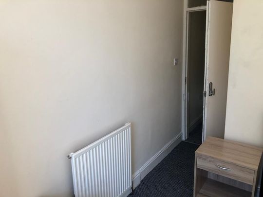 Room in a Shared House, Beaconsfield Road, CV2 - Photo 1