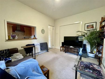 4 bedroom detached house to rent - Photo 2