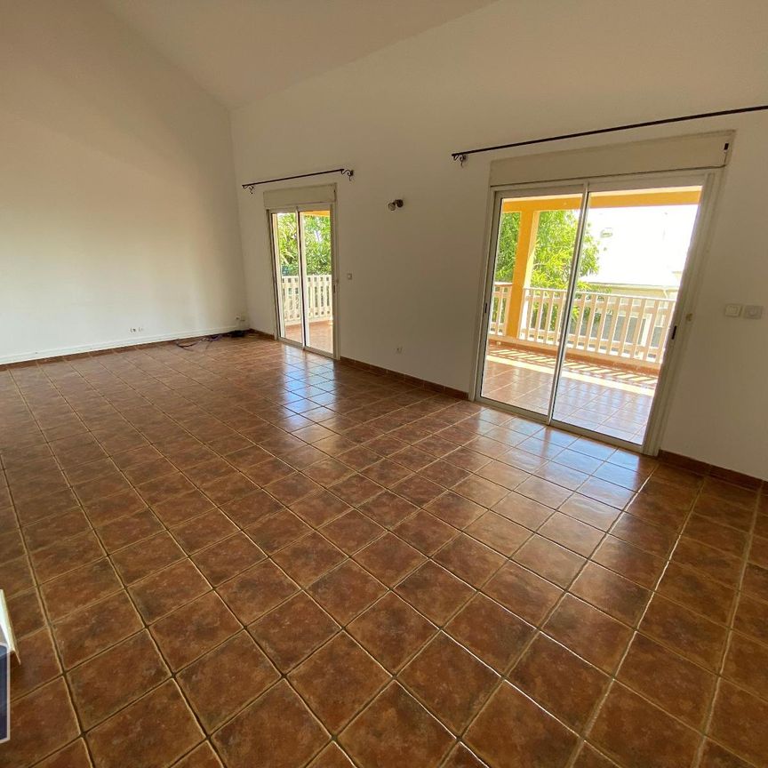 Location Maison 5 pièces 124m² ST GILLES LES BAINS 97434 - Photo 1