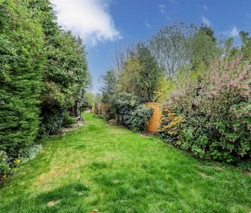 4 bedroom semi-detached house to rent - Photo 3