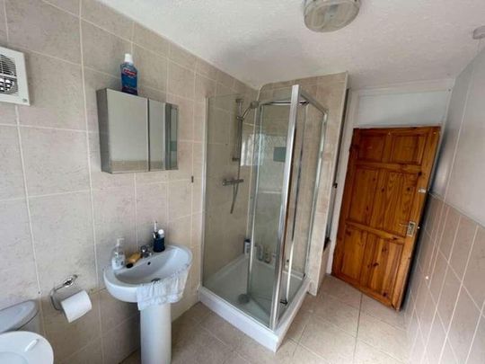 Charter Avenue, Coventry, CV4 - Photo 1