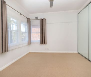 Renovated 3 Bedroom Home In Perfect Location - Photo 5