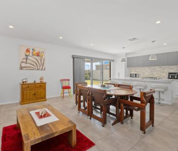 Modern 3 Bedroom Home in Sought-After Location - Photo 5