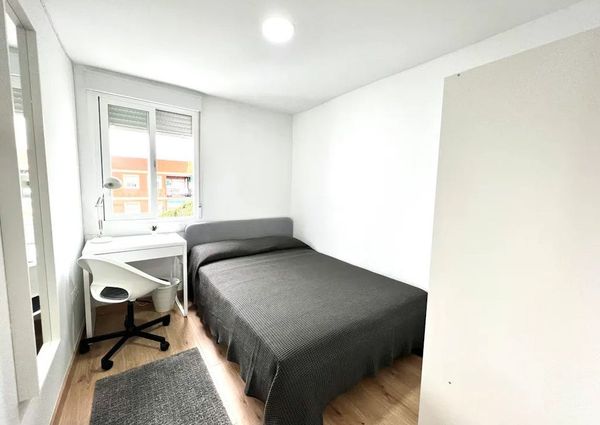 Calle León, Getafe, Community of Madrid 28903