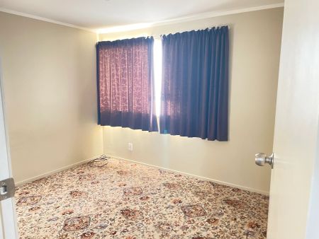 5 Bedrooms & 2 Bathrooms - Photo 4