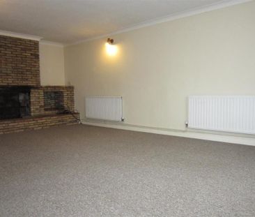 3 bedroom detached bungalow to rent - Photo 1