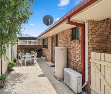 Lovingly Renovated Ground Floor Two Bedroom Unit (Water Usage & App... - Photo 6