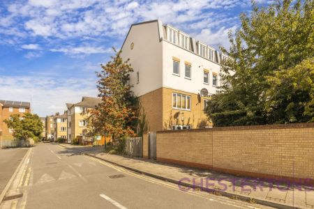 5 bedroom house in London - Photo 3