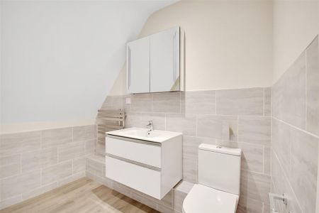 2 bedroom penthouse to rent - Photo 4