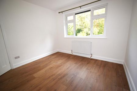 2 bedroom ground floor maisonette to rent - Photo 2