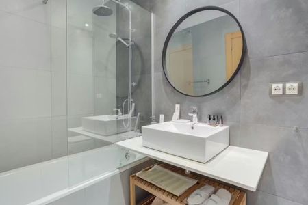 Carrer del Callao, Barcelona, Catalonia 08014 - Photo 5