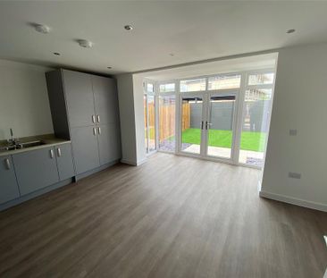 3 bedroom semi-detached house to rent - Photo 3