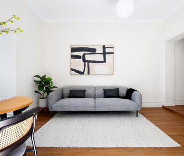 Trendy terrace with inner-city ease - Photo 1