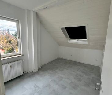 Geschmackvolle 2-Zimmer-DG-Wohnung mit Wintergarten & Galerie - Photo 2