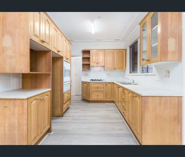 Exceptional 3-Bedroom House in the Heart of Toongabbie! - Photo 3