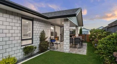 Three Bedroom Duplex - Photo 4