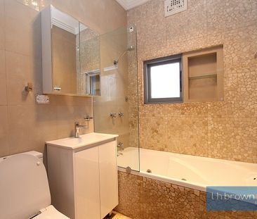 Renovated Three Bedroom Family Home!! - Photo 4