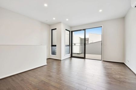 Modern townhouse delight! - Photo 3